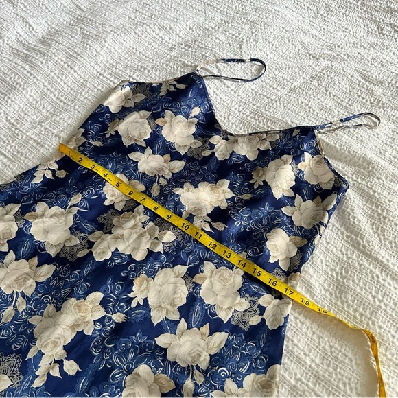 Adonna Medium Silky V-line Long Blue Dress with Roses - Picture 7 of 13